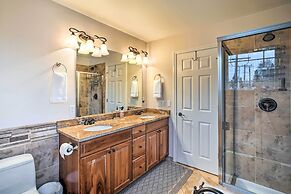 Sleek Escape w/ Balcony < 1 Mi to 5th Avenue!