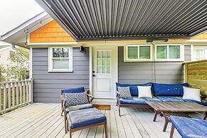 Renovated Carrboro House With Deck & Fire Pit!
