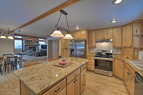 Wild Huckleberry Alpine Cabin: Fireplace & Deck!