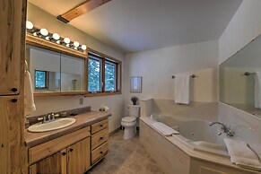 Wild Huckleberry Alpine Cabin: Fireplace & Deck!