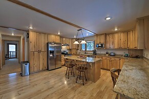 Wild Huckleberry Alpine Cabin: Fireplace & Deck!