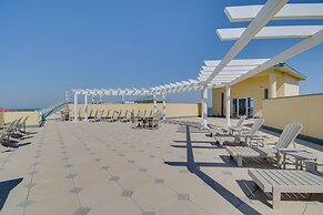 Beachfront Gulf Shores Family Escape: Pool Access