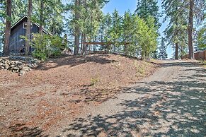 Alpine Retreat w/ Hot Tub & Mountain Views!