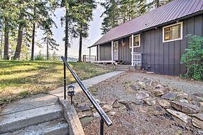 Alpine Retreat w/ Hot Tub & Mountain Views!