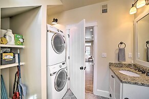 Carlton Landing Home: Walk to Lake & Parks!