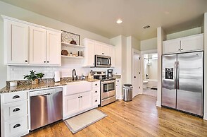 Carlton Landing Home: Walk to Lake & Parks!