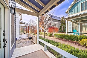 Carlton Landing Home: Walk to Lake & Parks!