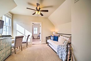 Carlton Landing Home: Walk to Lake & Parks!