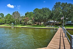 Remodeled Cedar Creek Lake Retreat w/ Fire Pit!