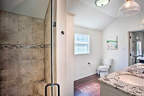 Remodeled Cedar Creek Lake Retreat w/ Fire Pit!