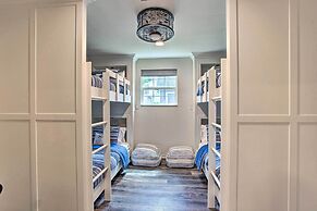 Remodeled Cedar Creek Lake Retreat w/ Fire Pit!