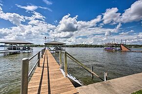 Remodeled Cedar Creek Lake Retreat w/ Fire Pit!