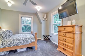 2 Mi to Bay Park: Charming Milwaukie Getaway