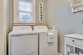 2 Mi to Bay Park: Charming Milwaukie Getaway