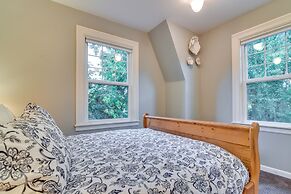 2 Mi to Bay Park: Charming Milwaukie Getaway