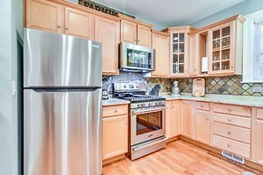 2 Mi to Bay Park: Charming Milwaukie Getaway