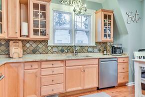 2 Mi to Bay Park: Charming Milwaukie Getaway