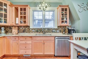 2 Mi to Bay Park: Charming Milwaukie Getaway