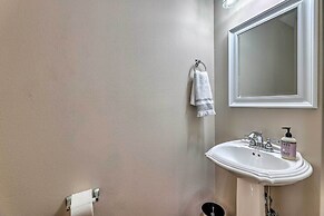 Charming Springdale Townhome ~ 5 Mi to Dtwn!