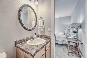 Charming Springdale Townhome ~ 5 Mi to Dtwn!