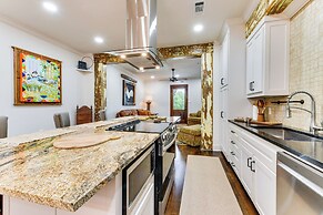 Chic Louisiana Retreat - Balcony & River Views!