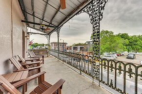 Chic Louisiana Retreat - Balcony & River Views!