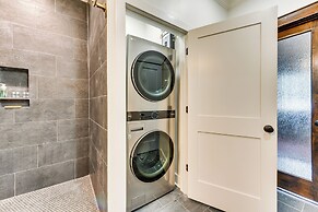 Chic Louisiana Retreat - Balcony & River Views!