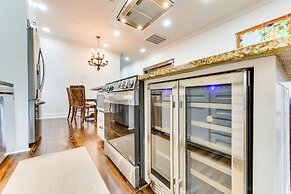 Chic Louisiana Retreat - Balcony & River Views!