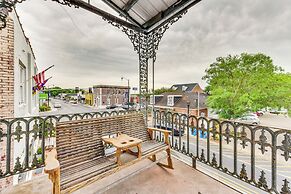 Chic Louisiana Retreat - Balcony & River Views!