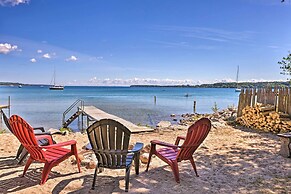 Charming Suttons Bay Cottage w/ Shared Waterfront!