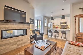 Grand Lake Condo w/ Balcony & Mountain Views