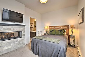 Grand Lake Condo w/ Balcony & Mountain Views