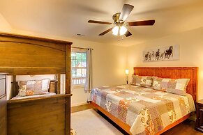 Fire Pit: Cozy Bryson City Cabin on Tuck River