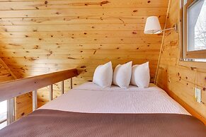 Cozy Keystone Cabin: Hot Tub, 3 Mi to Mt Rushmore!