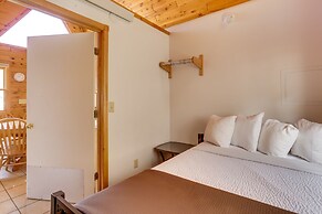 Cozy Keystone Cabin: Hot Tub, 3 Mi to Mt Rushmore!