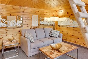 Cozy Keystone Cabin: Hot Tub, 3 Mi to Mt Rushmore!