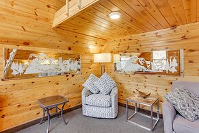 Cozy Keystone Cabin: Hot Tub, 3 Mi to Mt Rushmore!