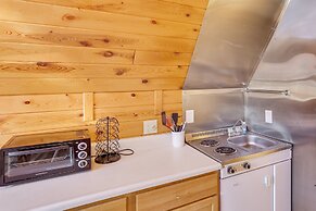 Cozy Keystone Cabin: Hot Tub, 3 Mi to Mt Rushmore!