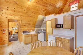 Cozy Keystone Cabin: Hot Tub, 3 Mi to Mt Rushmore!