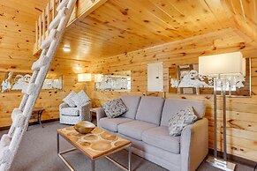 Cozy Keystone Cabin: Hot Tub, 3 Mi to Mt Rushmore!