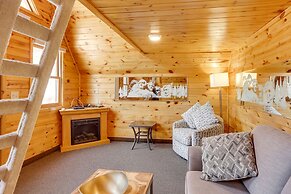 Cozy Keystone Cabin: Hot Tub, 3 Mi to Mt Rushmore!