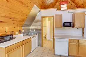 Cozy Keystone Cabin: Hot Tub, 3 Mi to Mt Rushmore!