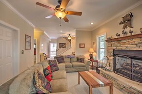 Beech Mountain Retreat w/ Open Deck: 2 Mi to Ski!