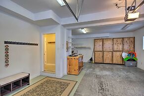 Beech Mountain Retreat w/ Open Deck: 2 Mi to Ski!