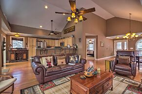 Beech Mountain Retreat w/ Open Deck: 2 Mi to Ski!