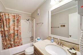 Hike, Golf & Ski: Beech Mtn Condo w/ Resort Perks!