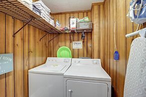 Hike, Golf & Ski: Beech Mtn Condo w/ Resort Perks!