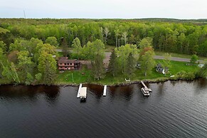 Cozy Cabin w/ Deck & Private Dock on Nelson Lake!