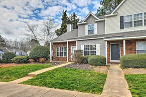 Chic Charlotte Townhome w/ Community Pool