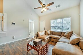 Chic Charlotte Townhome w/ Community Pool
